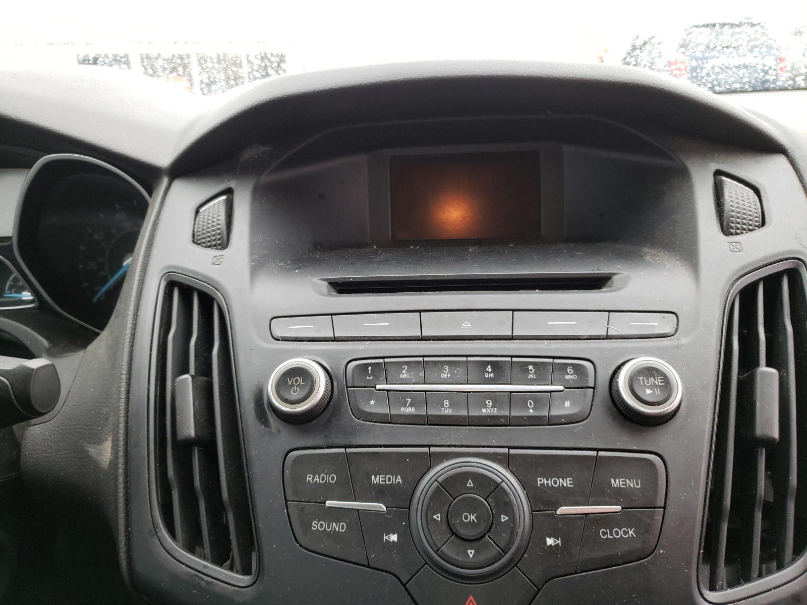 Photo 9 from auction – 2016 FORD FOCUS S with VIN 1FADP3E22GL298641
