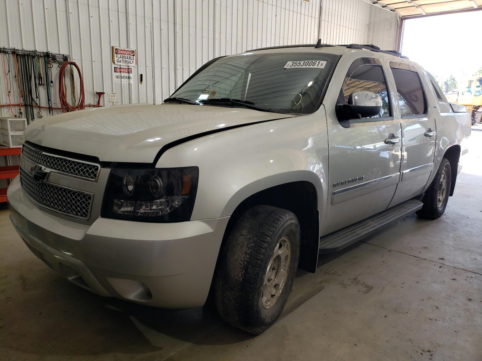 Photo 2 from auction – 2011 CHEVROLET AVALANCHE with VIN 3GNTKGE36BG283142