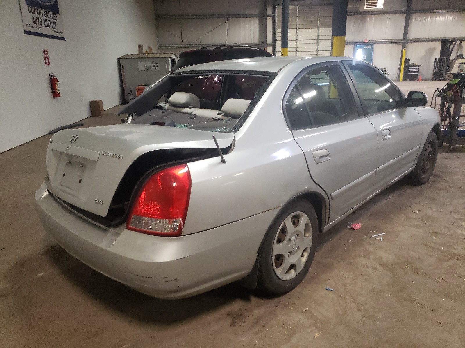 Photo 4 from auction – 2003 HYUNDAI ELANTRA with VIN KMHDN45D23U501597