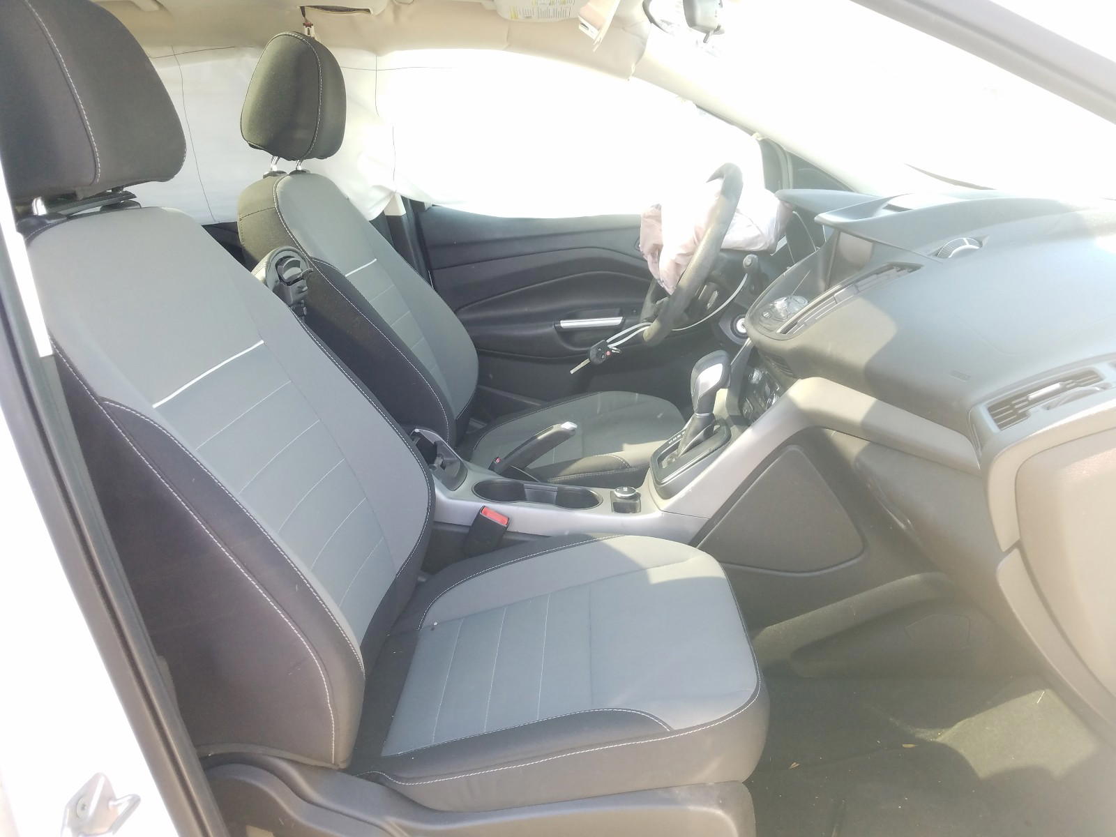 Photo 5 from auction – 2014 FORD ESCAPE SE with VIN 1FMCU9G95EUC53983