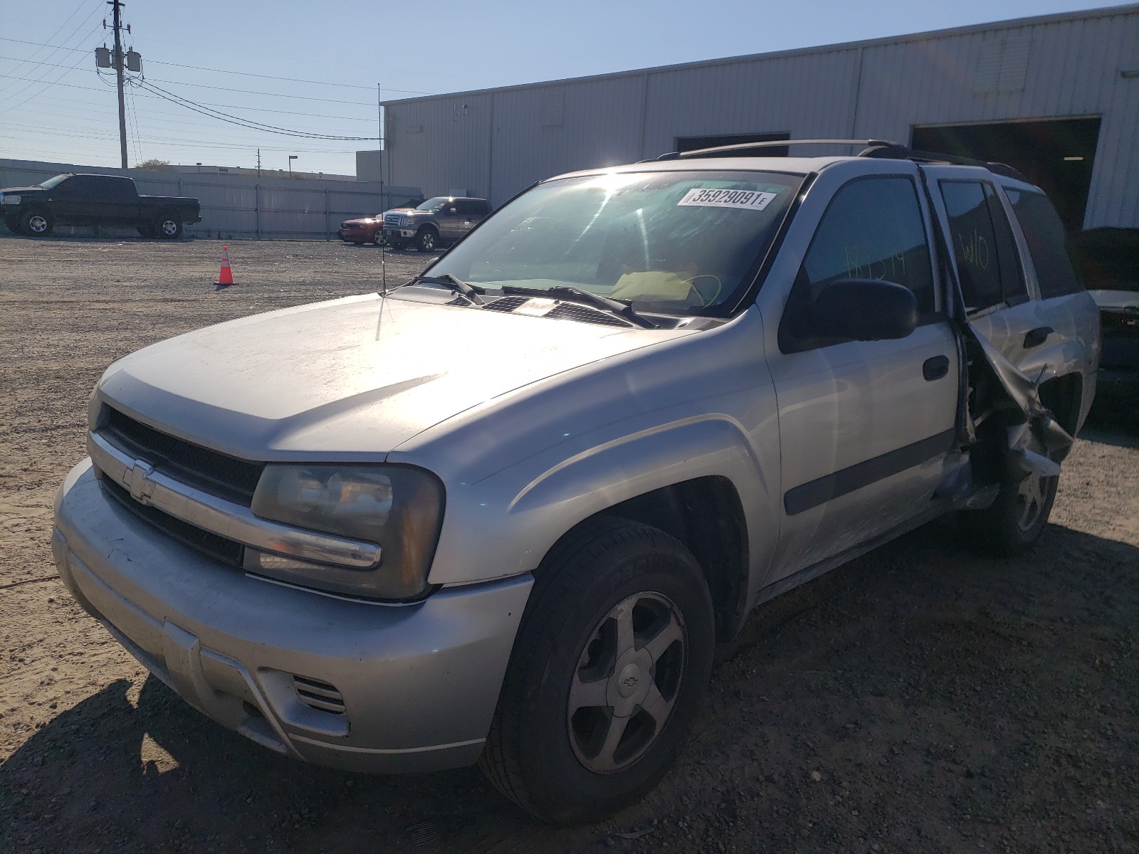 Photo 2 from auction – 2005 CHEVROLET TRAILBLAZE with VIN 1GNDT13S052382819