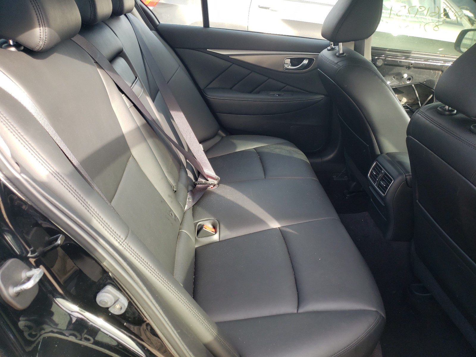 Photo 6 from auction – 2015 INFINITI Q50 BASE with VIN JN1BV7AR6FM393720