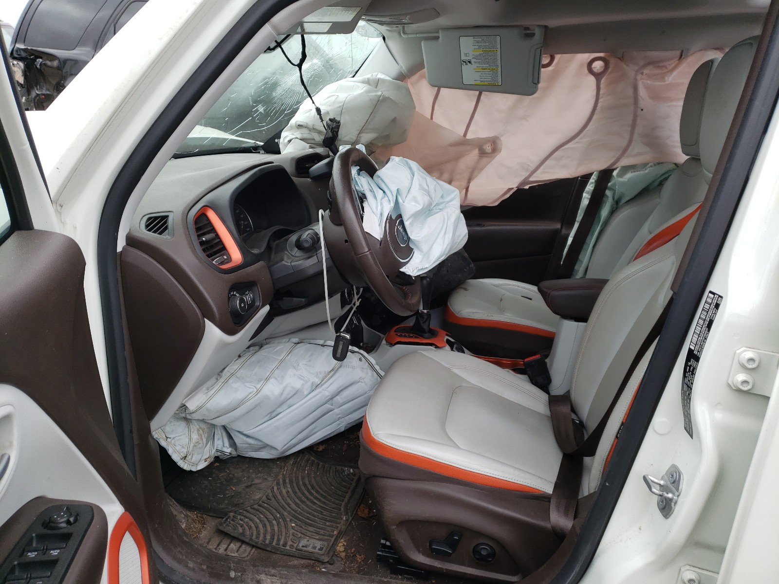 Photo 5 from auction – 2015 JEEP RENEGADE L with VIN ZACCJBDT8FPB88537