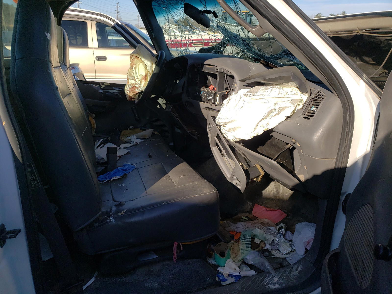 Photo 5 from auction – 2002 FORD F150 with VIN 1FTRF17W12NB72982