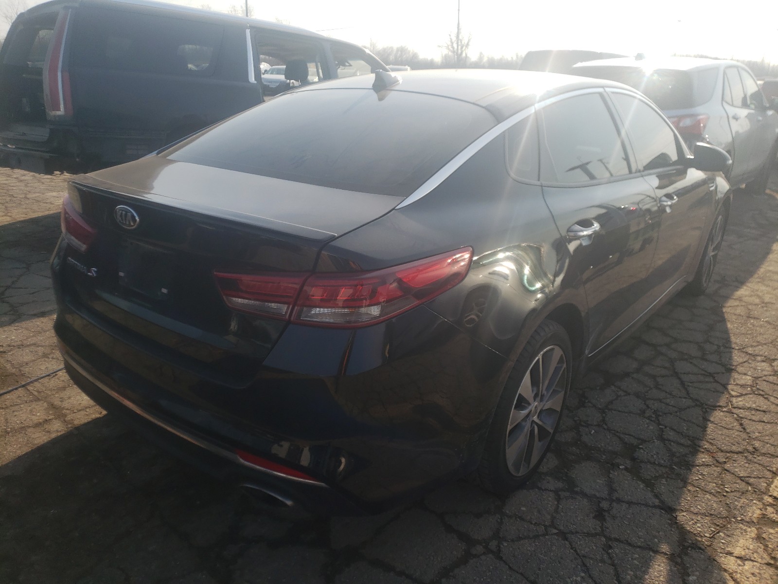 Photo 4 from auction – 2018 KIA OPTIMA LX with VIN 5XXGT4L36JG256727