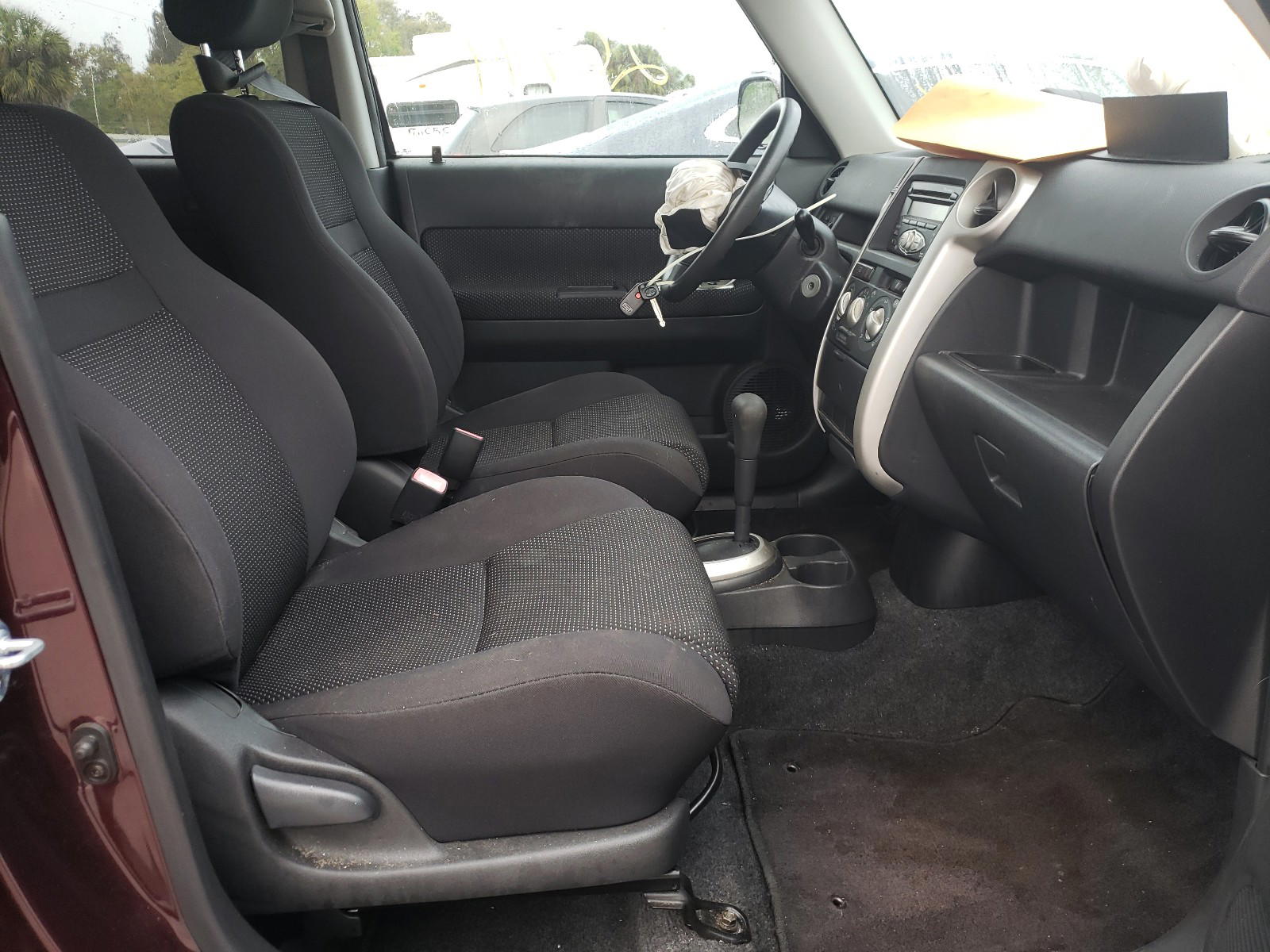 Photo 5 from auction – 2006 SCION XB with VIN JTLKT324464039908