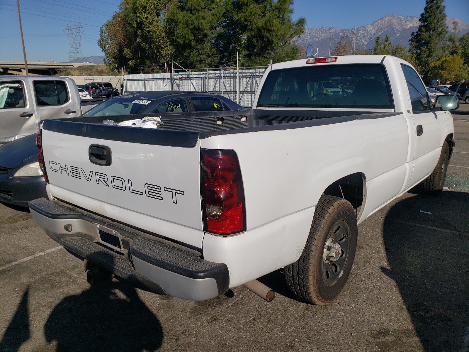 Photo 4 from auction – 2005 CHEVROLET SILVERADO with VIN 1GCEC14X75Z203643