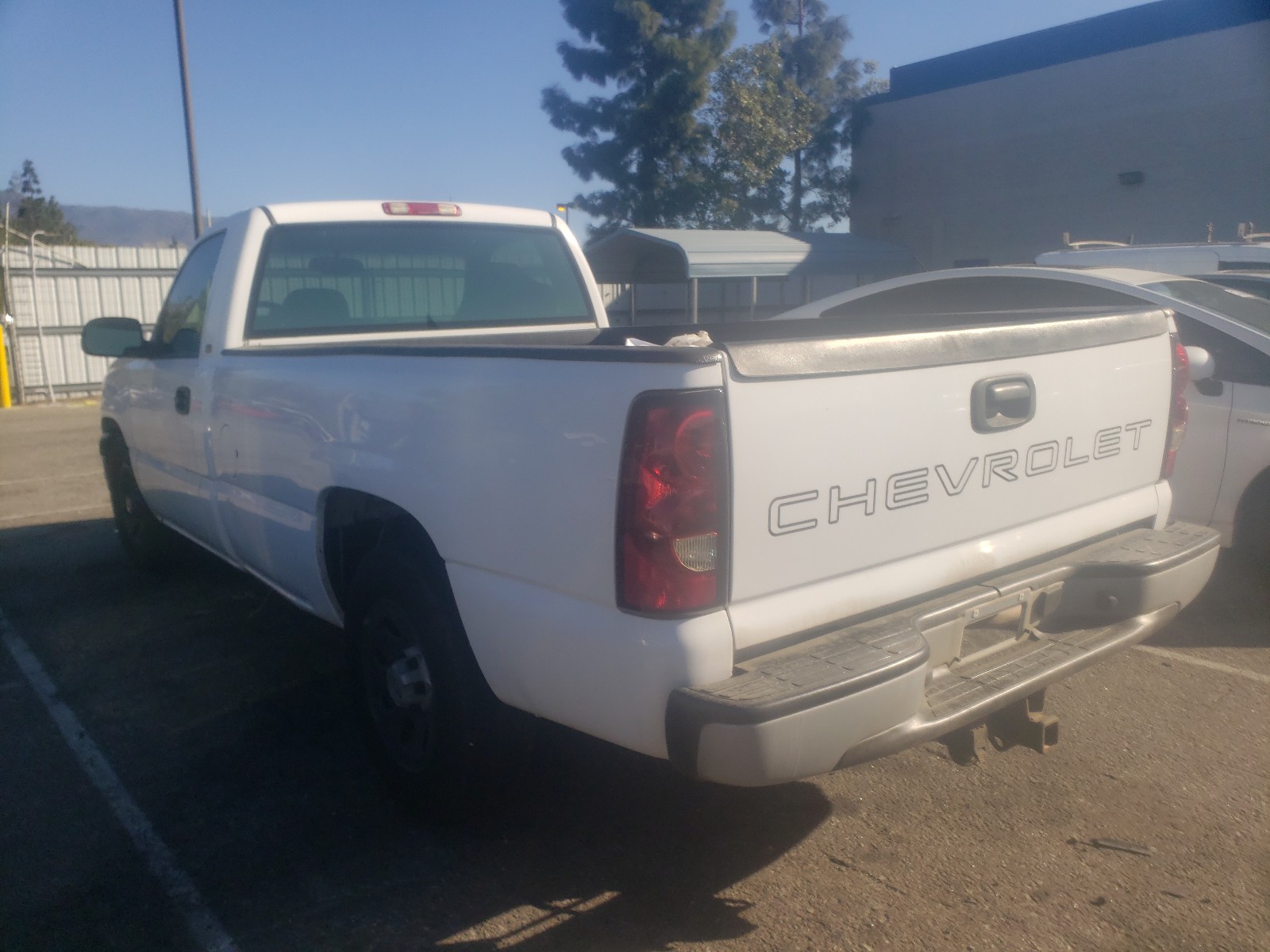 Photo 3 from auction – 2005 CHEVROLET SILVERADO with VIN 1GCEC14X75Z203643