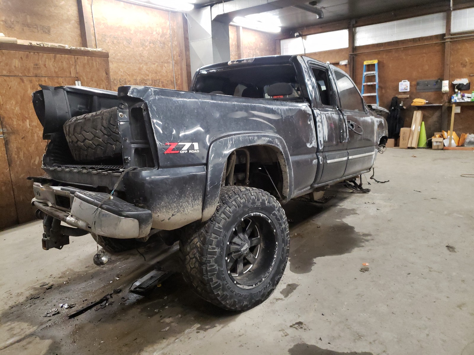 Photo 4 from auction – 2005 CHEVROLET SILVERADO with VIN 1GCEK19Z05Z124747