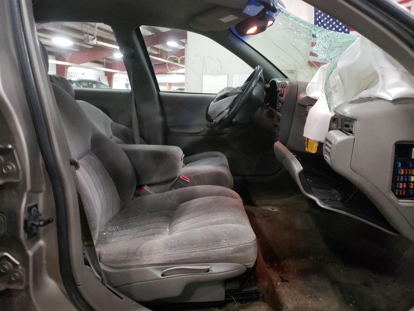 Photo 5 from auction – 1998 CHEVROLET LUMINA BAS with VIN 2G1WL52MXW9261027