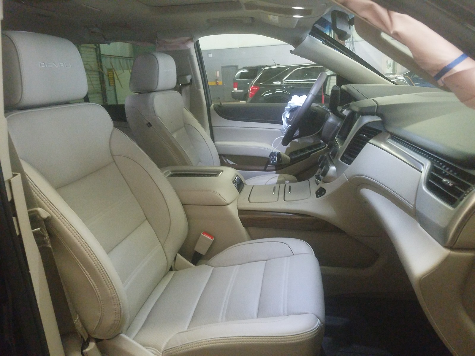 Photo 5 from auction – 2019 GMC YUKON DENA with VIN 1GKS2CKJ7KR312815
