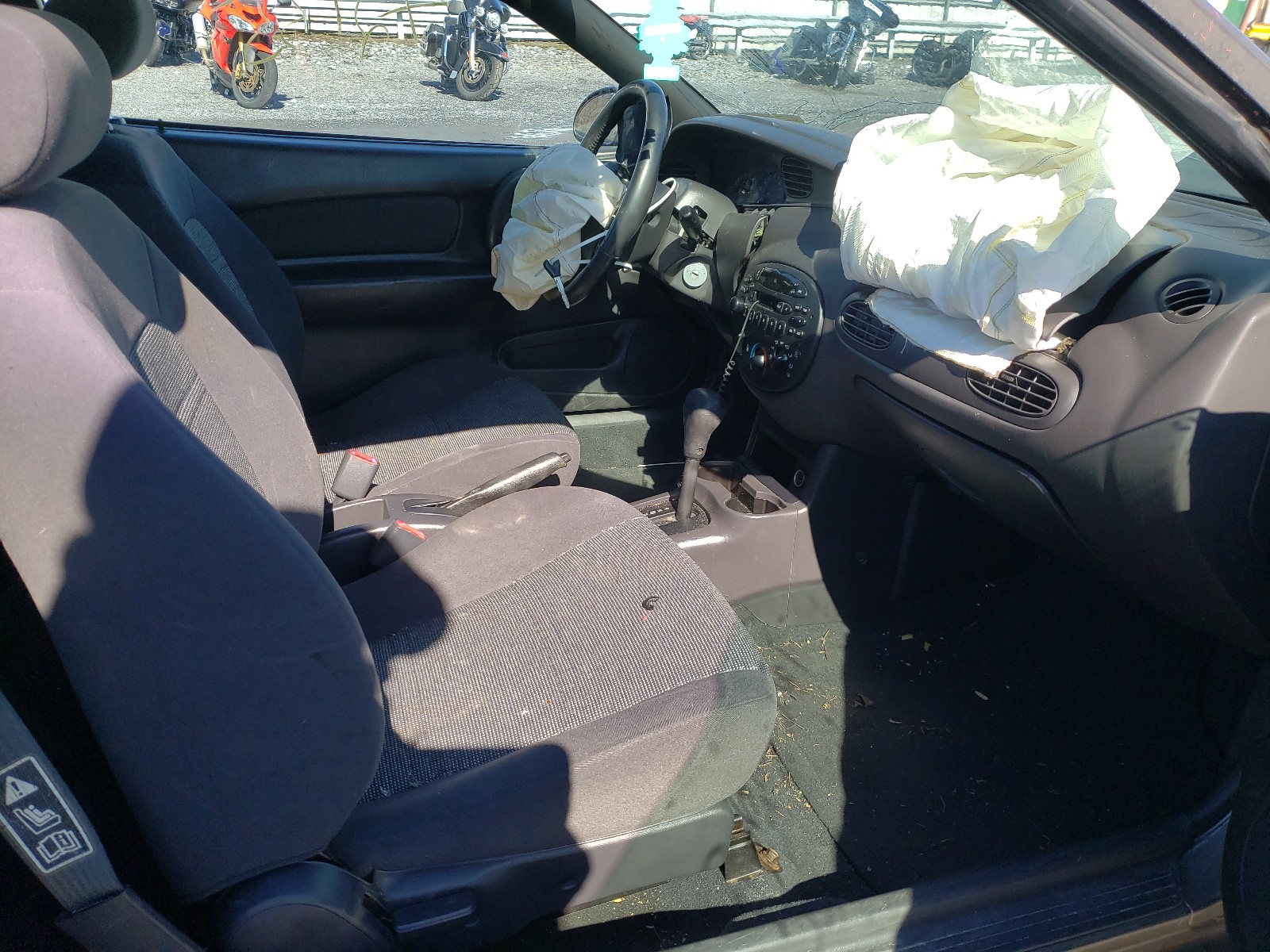 Photo 5 from auction – 2001 FORD ESCORT ZX2 with VIN 3FAFP11301R133577