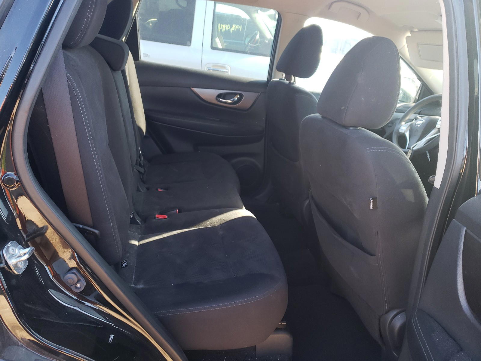 Photo 6 from auction – 2015 NISSAN ROGUE S with VIN KNMAT2MT1FP529503