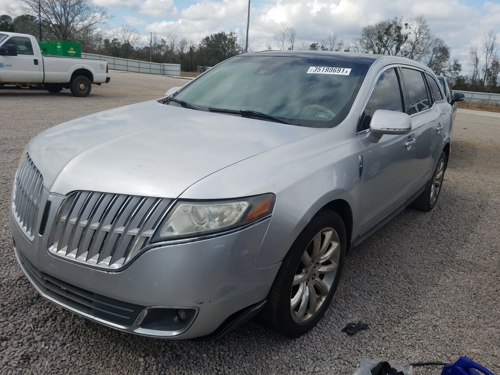Photo 2 from auction – 2010 LINCOLN MKT with VIN 2LMHJ5FR3ABJ29501