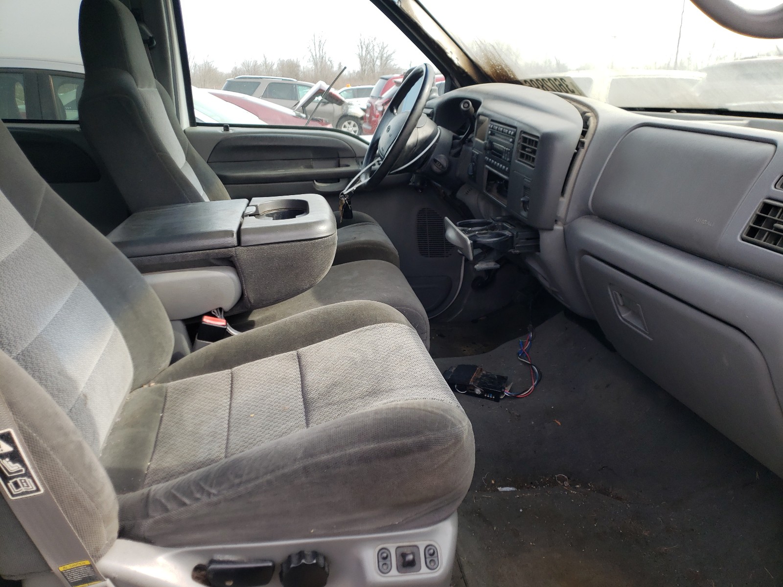 Photo 5 from auction – 2002 FORD F250 SUPER with VIN 1FTNW21F42EA83456