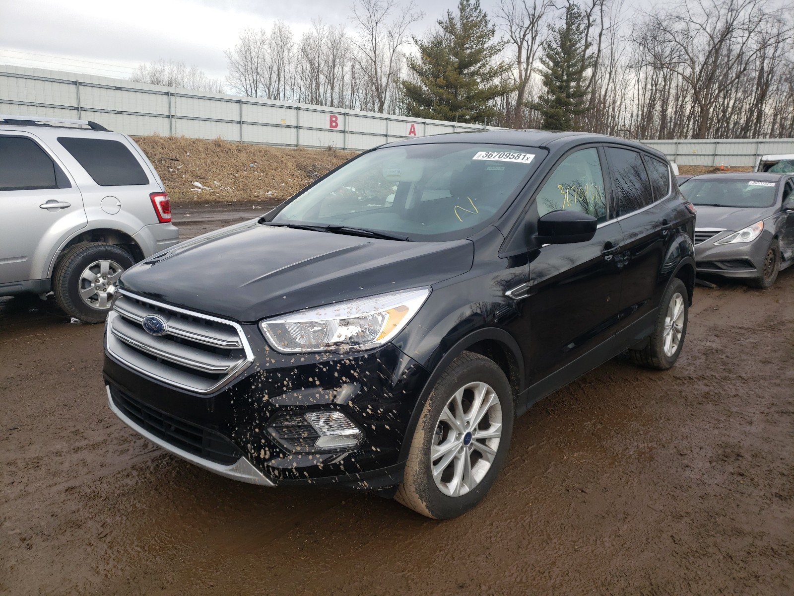 Photo 2 from auction – 2017 FORD ESCAPE SE with VIN 1FMCU0GDXHUD37138
