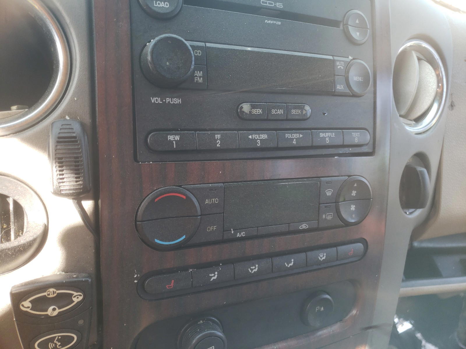 Photo 9 from auction – 2006 LINCOLN MARK LT with VIN 5LTPW16536FJ06385