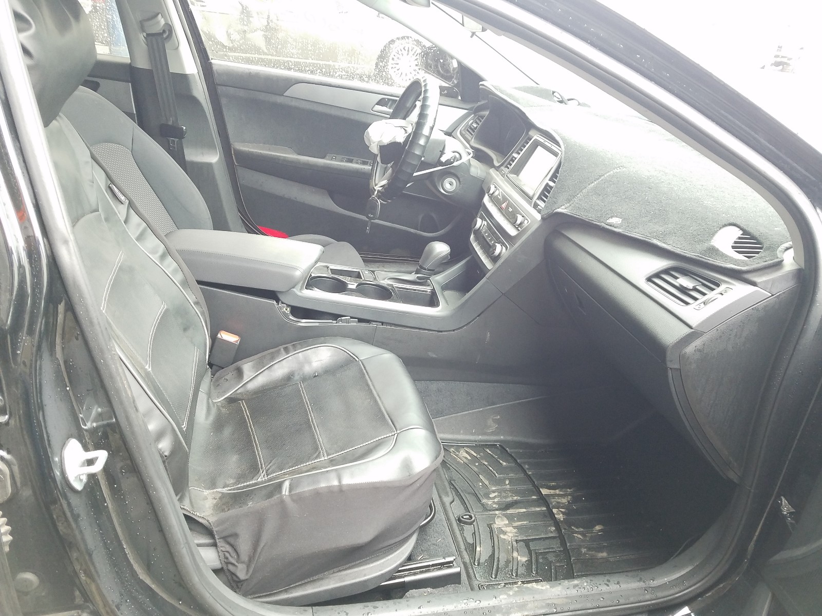 Photo 5 from auction – 2018 HYUNDAI SONATA SE with VIN 5NPE24AF6JH620172