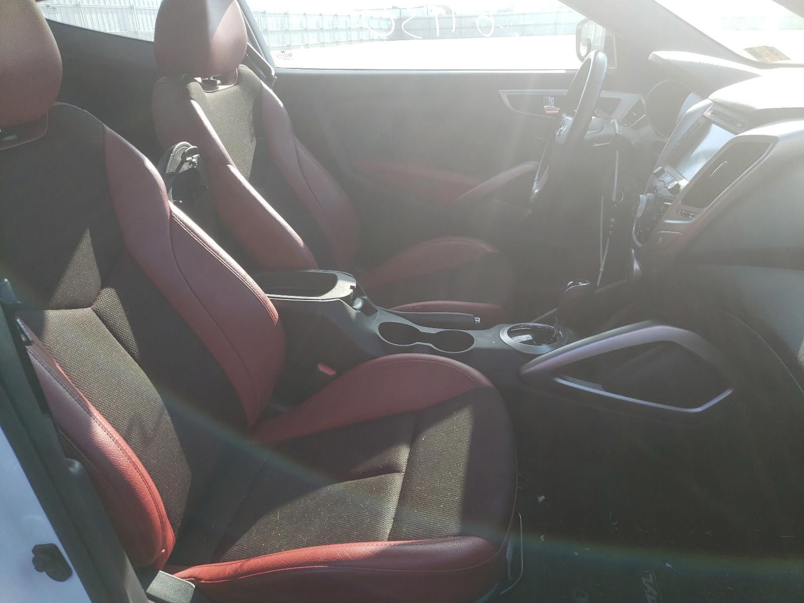 Photo 5 from auction – 2013 HYUNDAI VELOSTER with VIN KMHTC6AD2DU157225