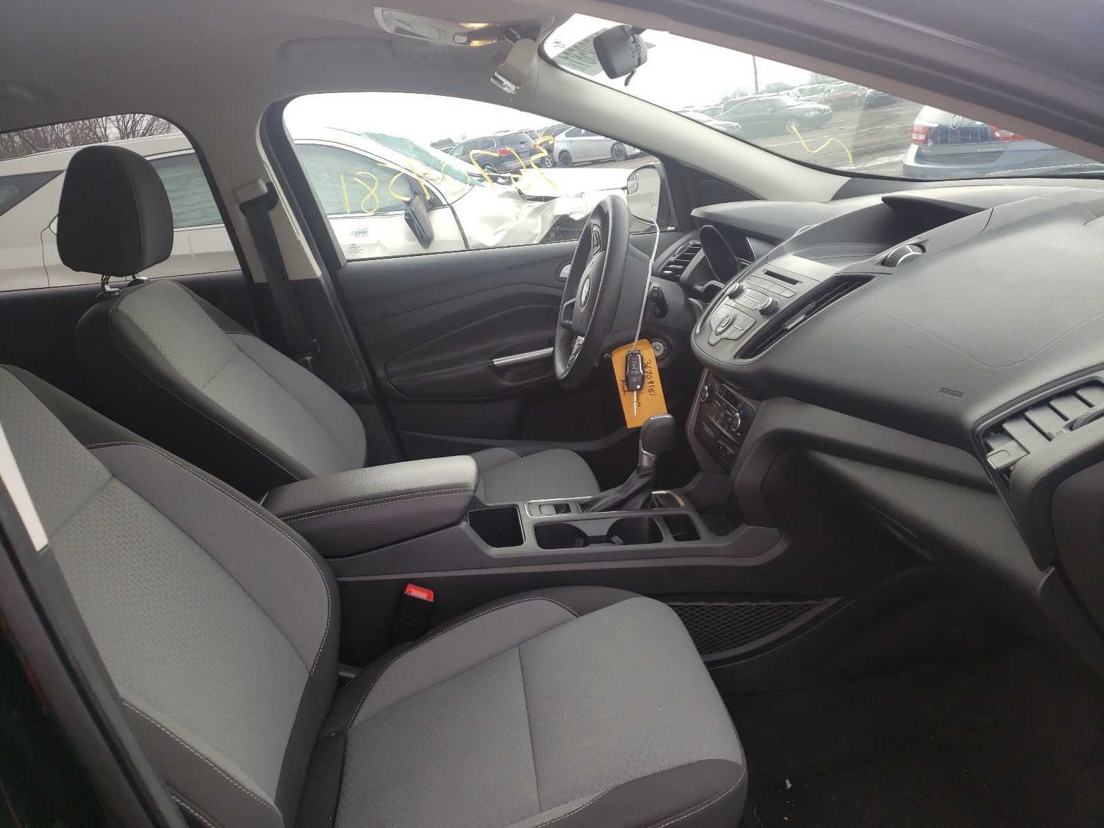 Photo 5 from auction – 2017 FORD ESCAPE SE with VIN 1FMCU0GDXHUD37138