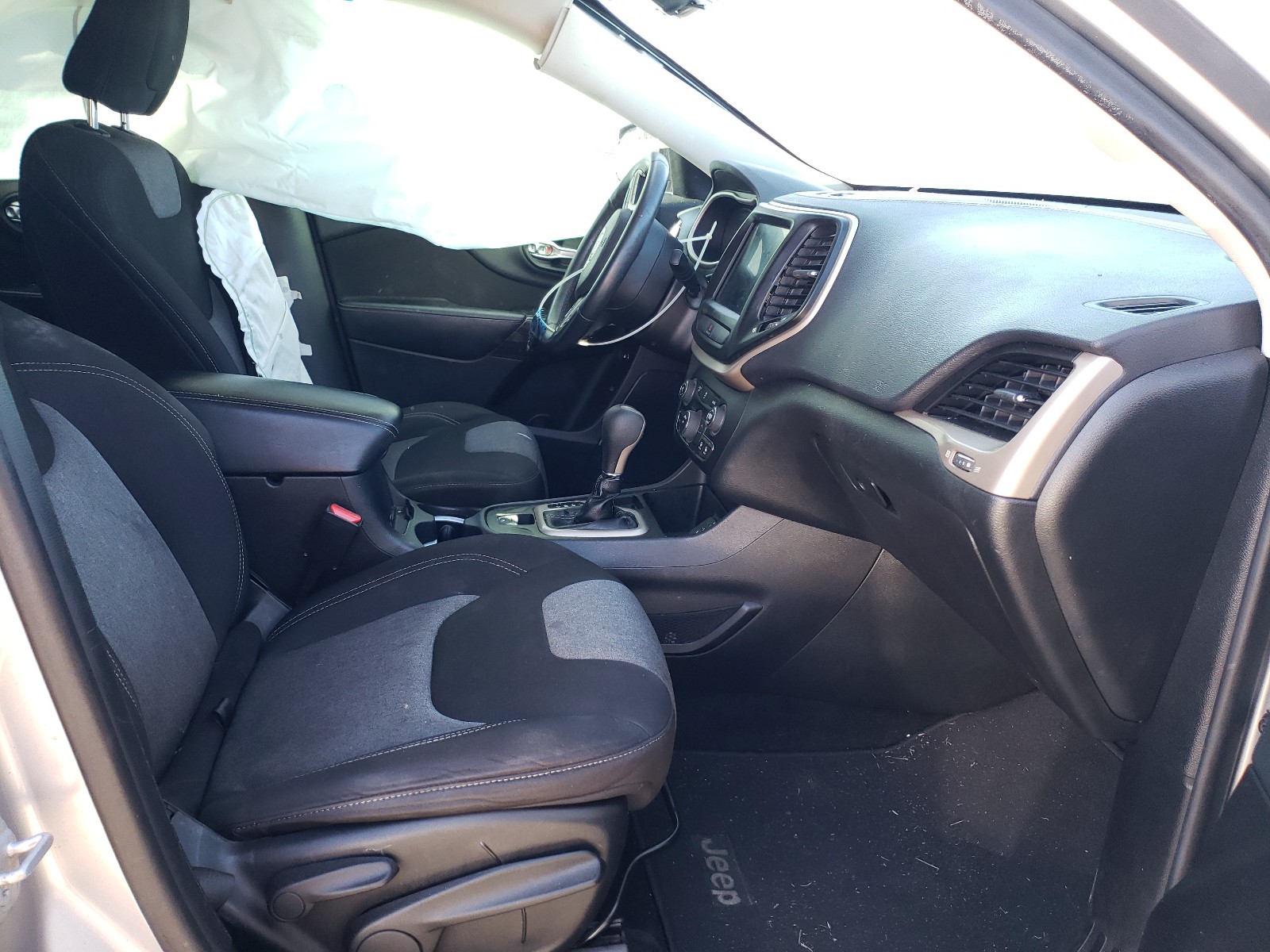 Photo 5 from auction – 2014 JEEP CHEROKEE L with VIN 1C4PJLCB8EW256465