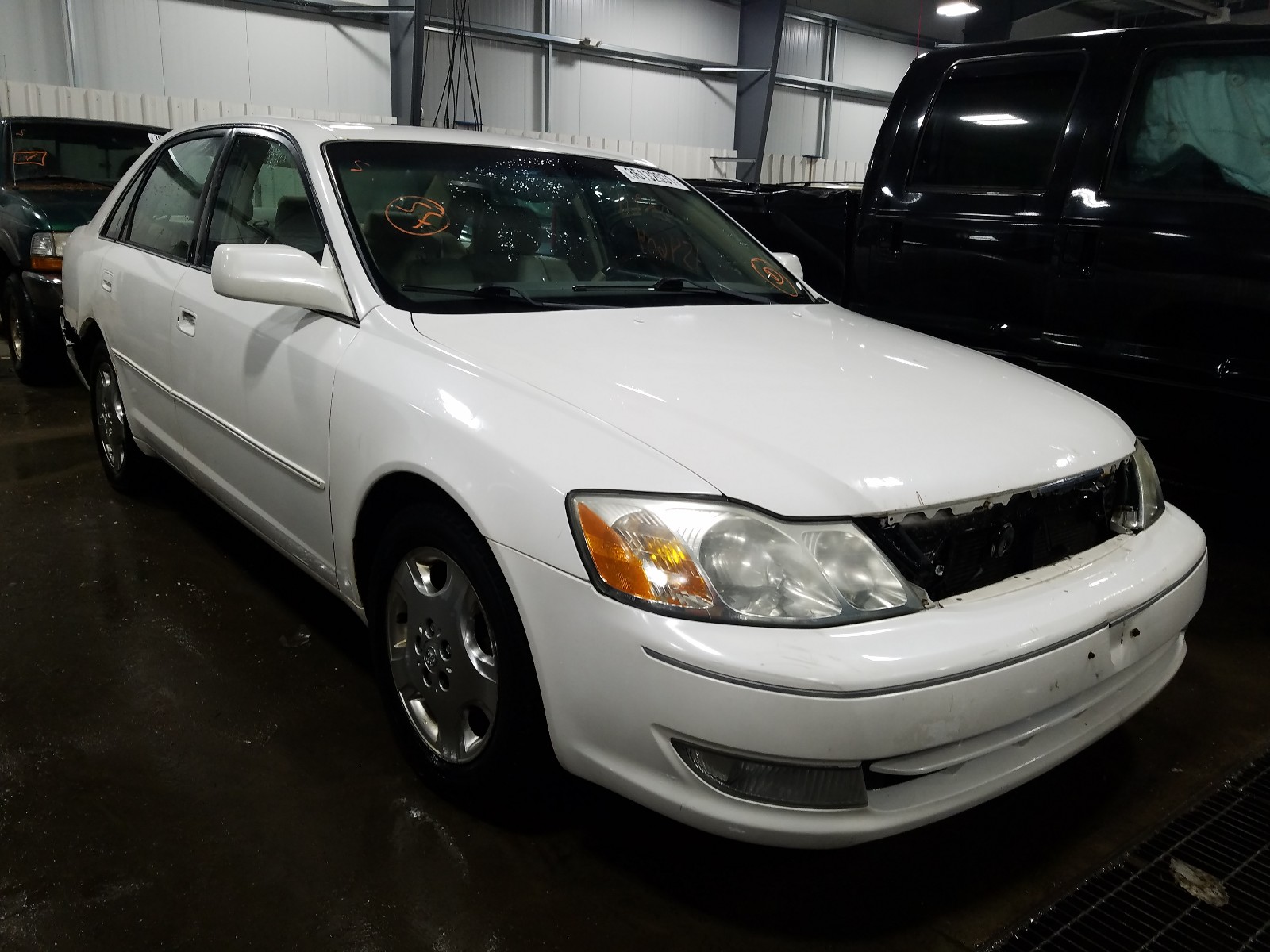 TOYOTA AVALON XL 2004 with VIN 4T1BF28BX4U373291 - Photo from auction