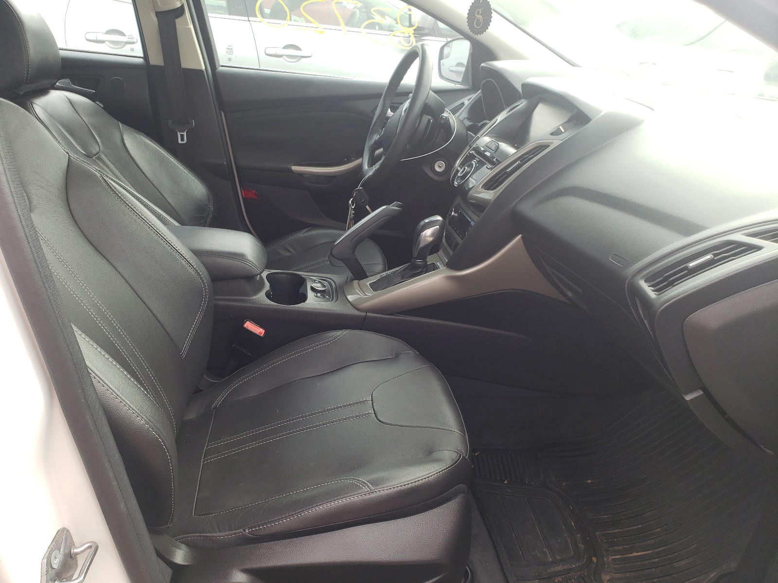 Photo 5 from auction – 2012 FORD FOCUS SEL with VIN 1FAHP3M2XCL476034