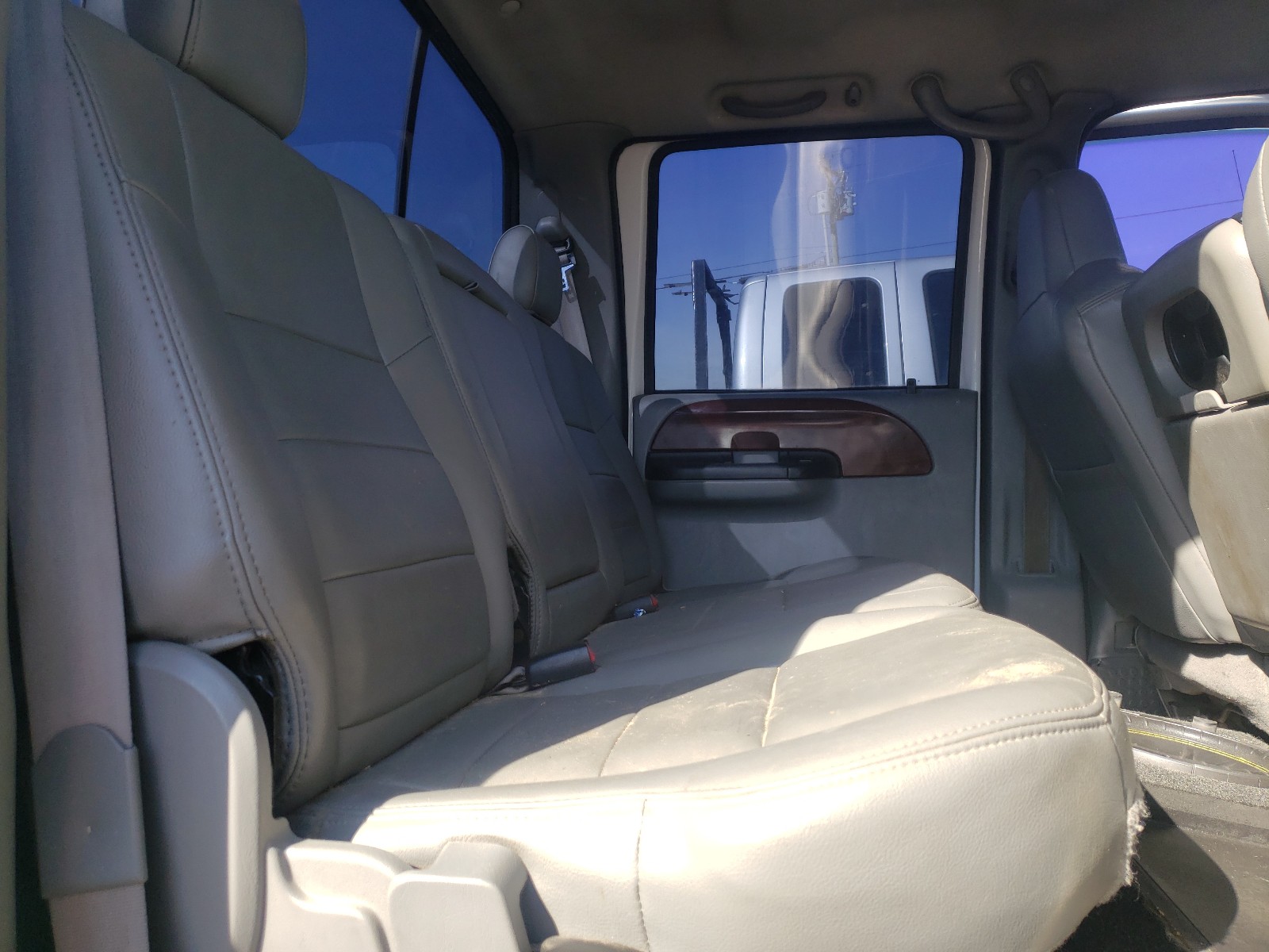 Photo 6 from auction – 2006 FORD F250 SUPER with VIN 1FTSW21P46EA64570