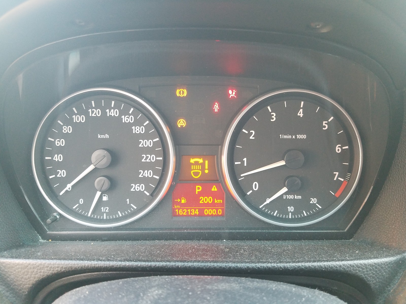 Photo 8 from auction – 2006 BMW 325 XI with VIN WBAVD13526KV13963