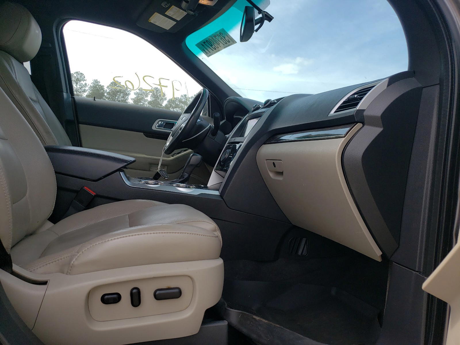 Photo 5 from auction – 2011 FORD EXPLORER L with VIN 1FMHK7F84BGA14055