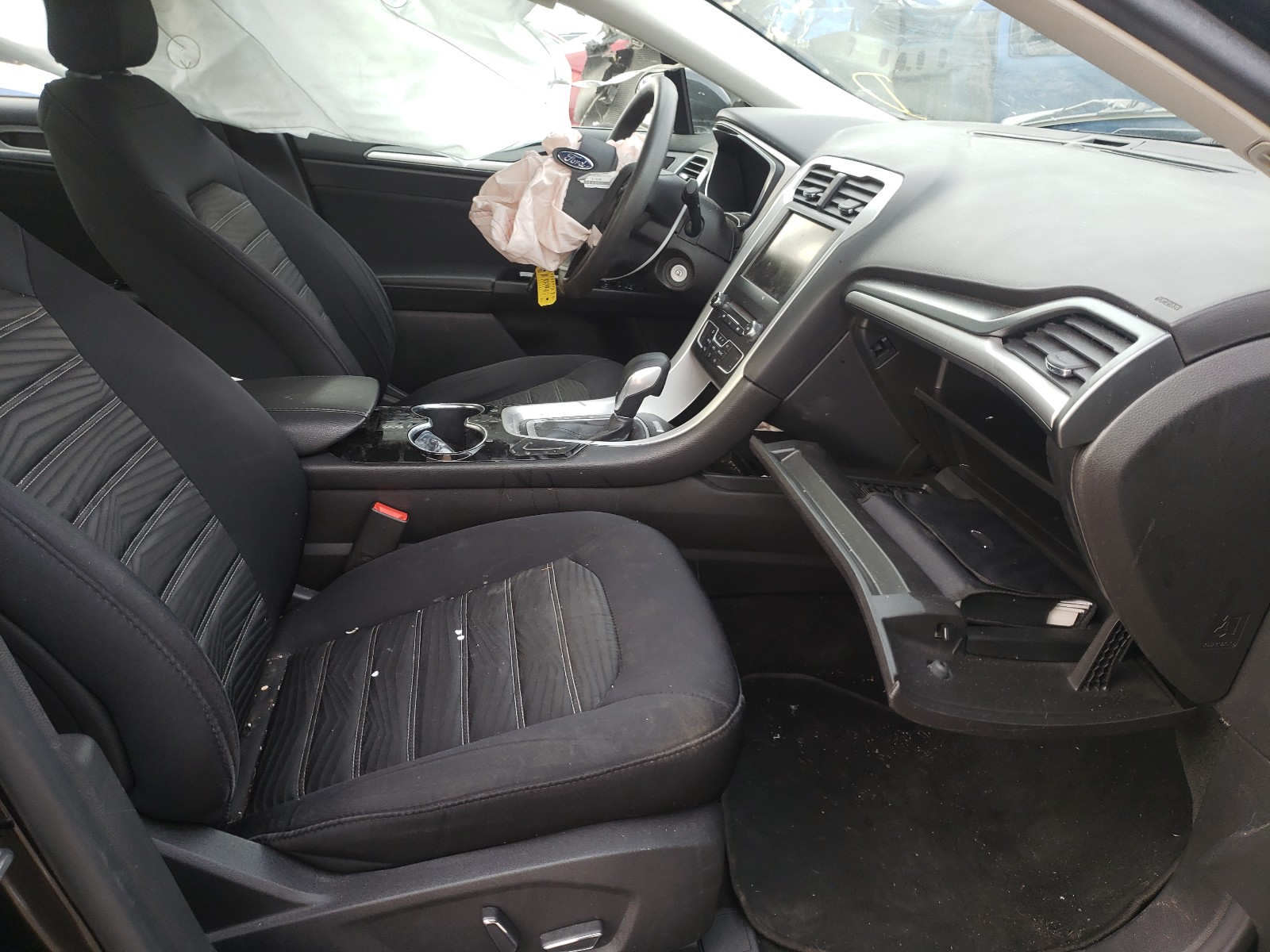 Photo 5 from auction – 2016 FORD FUSION SE with VIN 3FA6P0H79GR326922