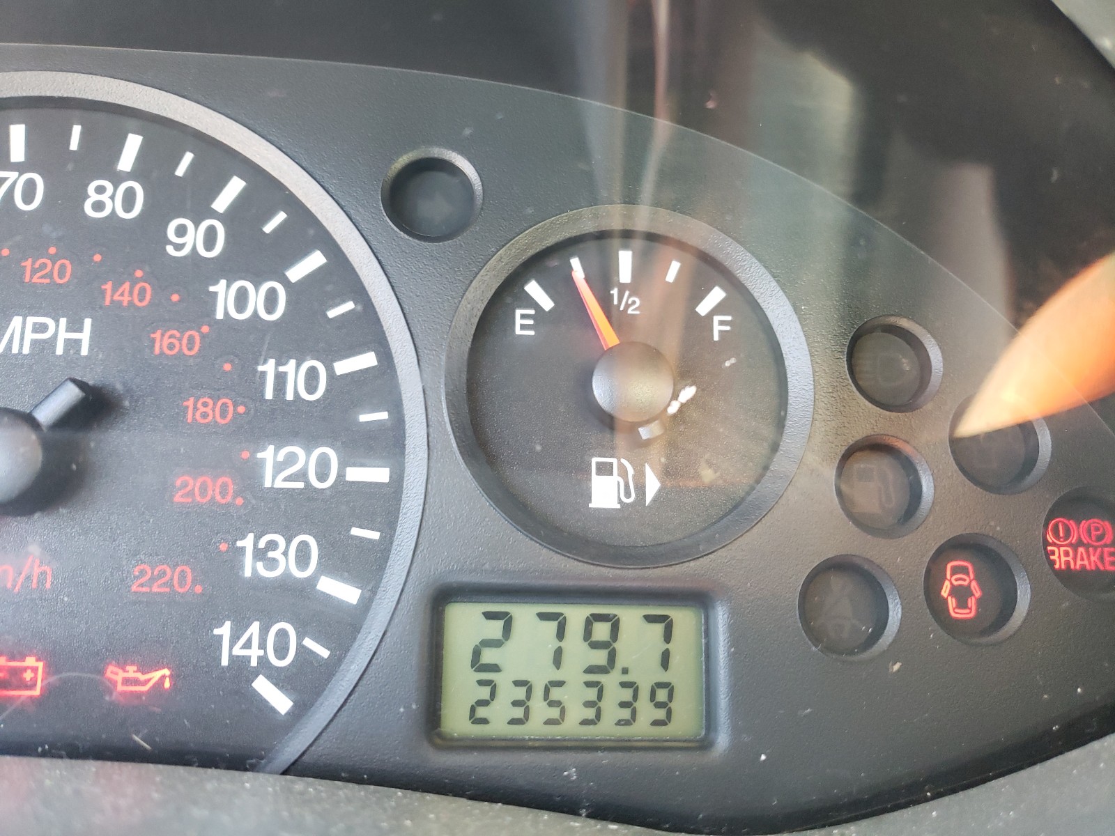 Photo 8 from auction – 2005 FORD FOCUS ZX4 with VIN 1FAFP34N45W235461