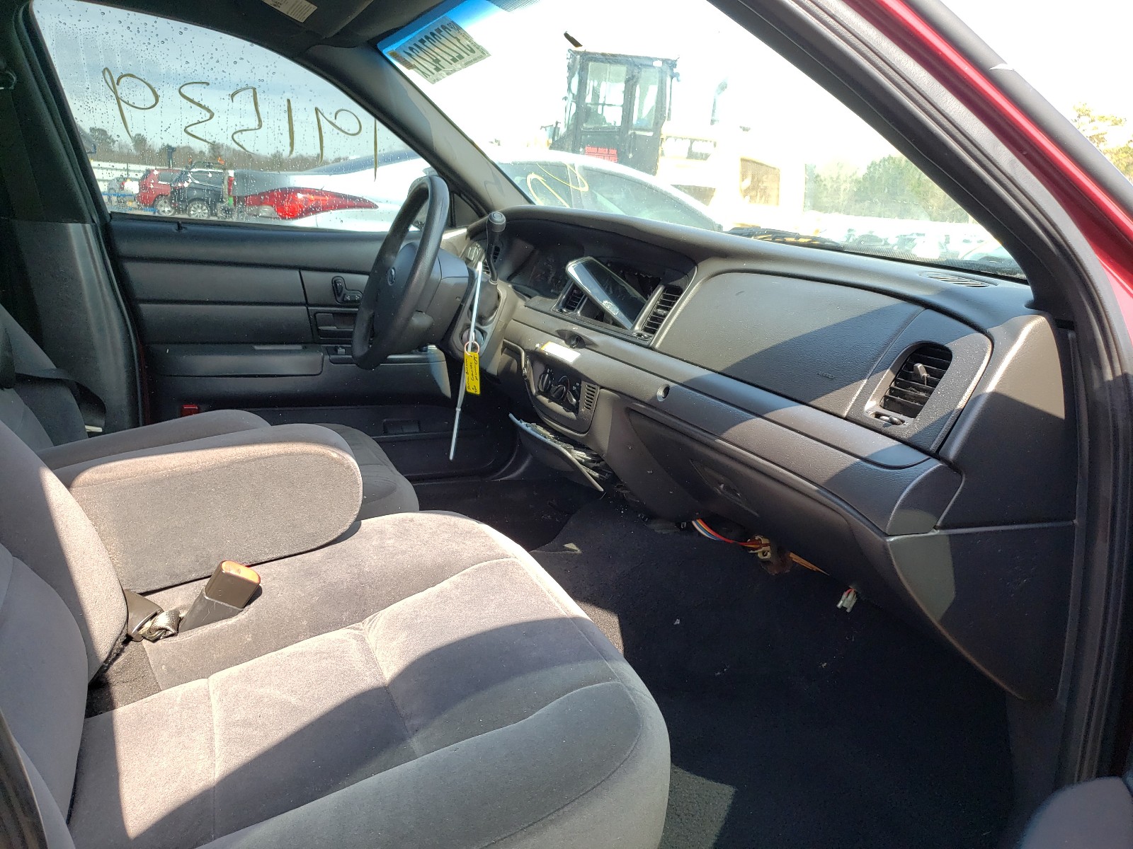 Zdjęcie 5 z aukcji – 2011 FORD CROWN VICT z VIN 2FABP7BV8BX169652