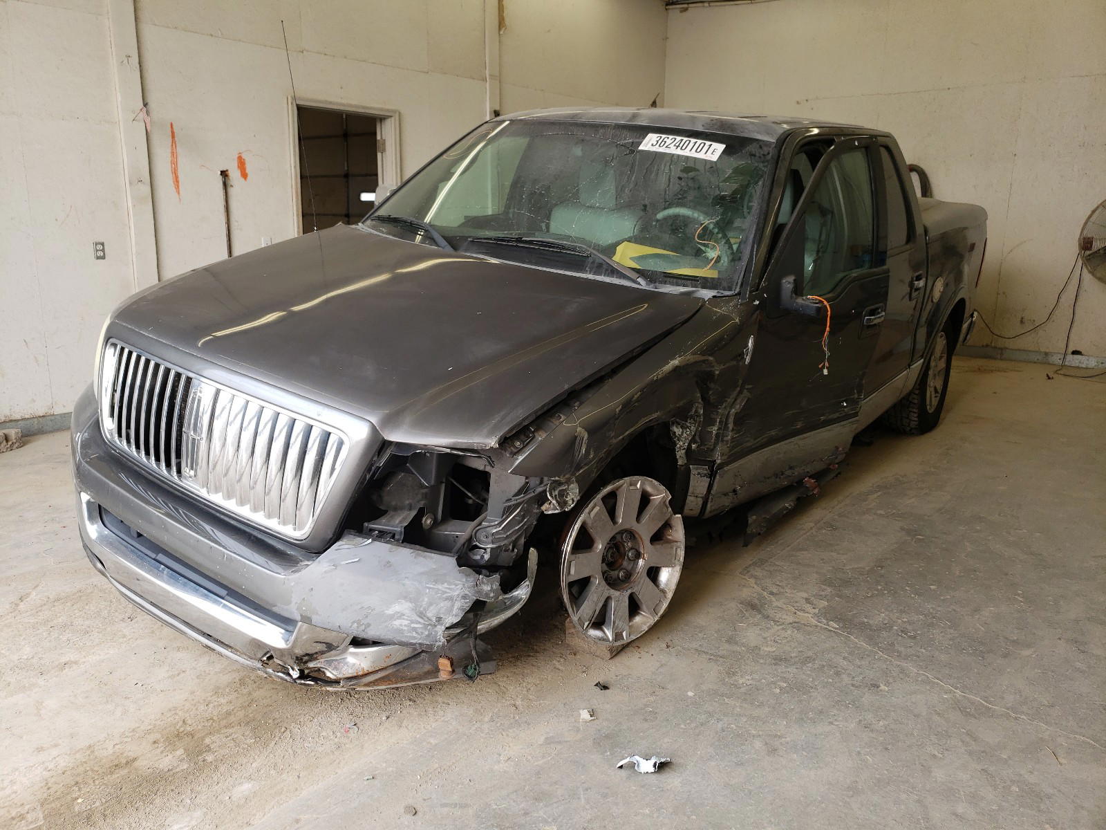 Photo 2 from auction – 2006 LINCOLN MARK LT with VIN 5LTPW16516FJ07602