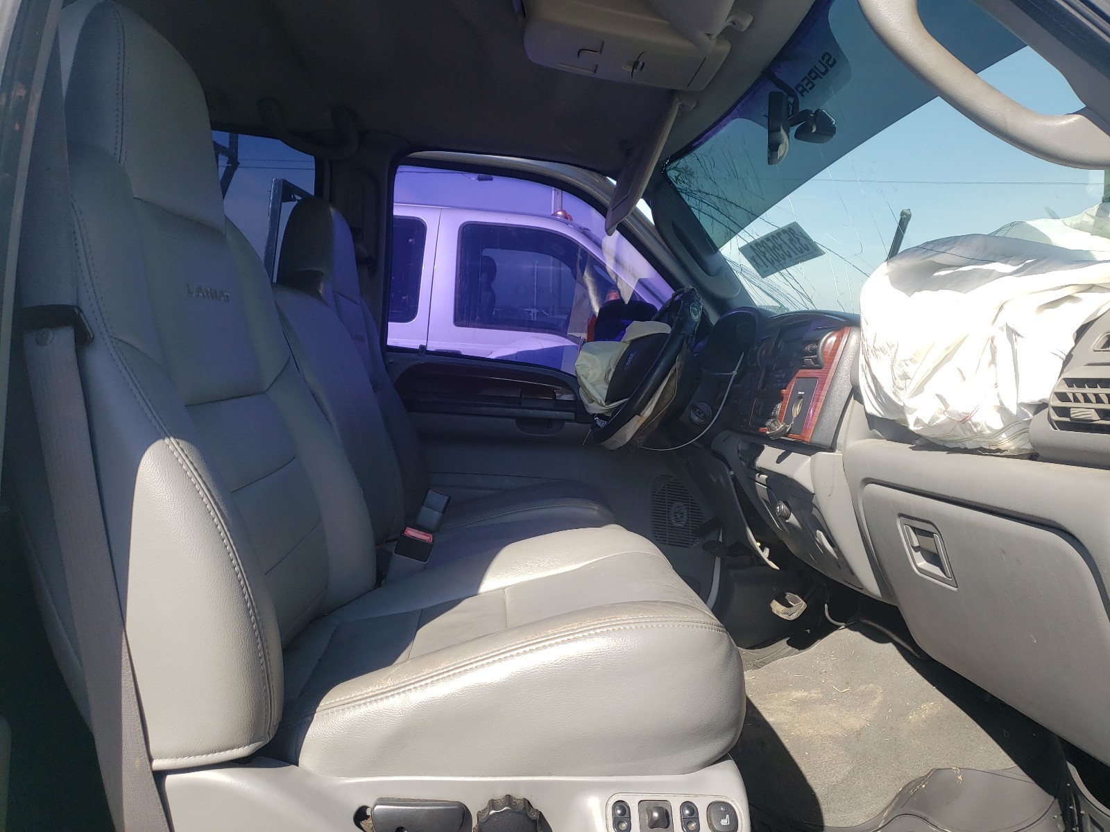 Photo 5 from auction – 2006 FORD F250 SUPER with VIN 1FTSW21P46EA64570
