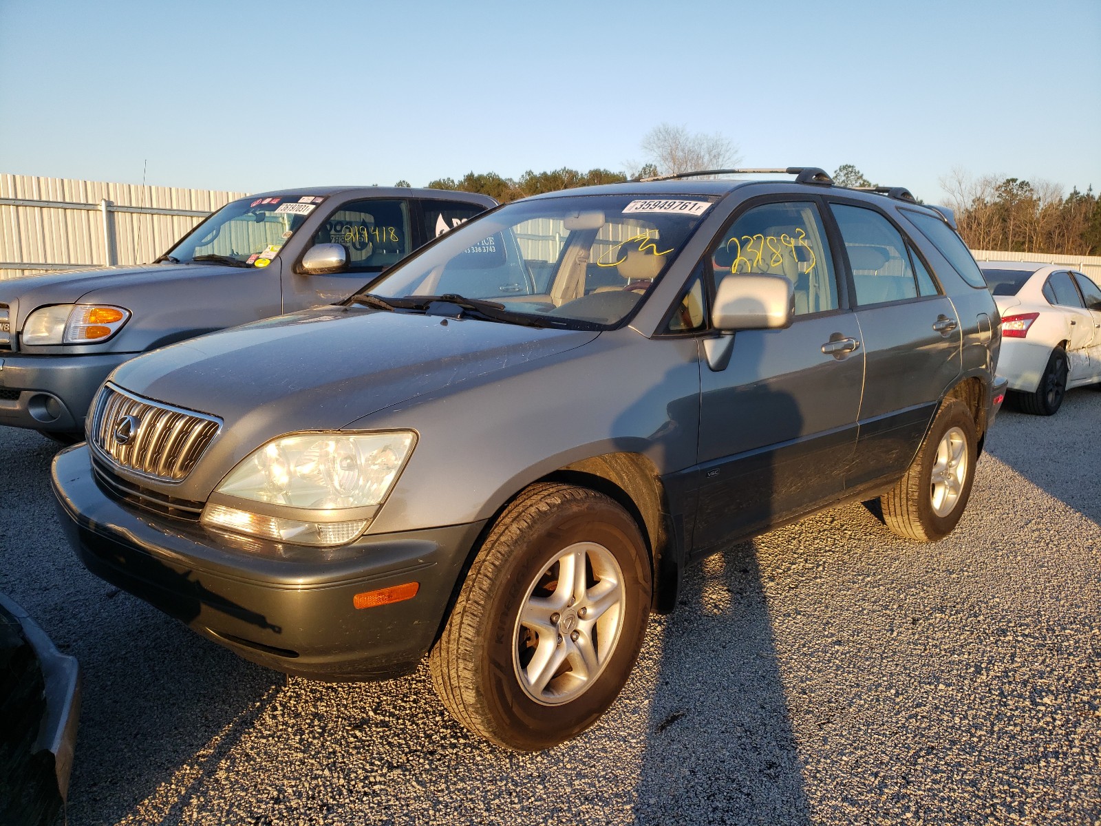 Photo 2 from auction – 2003 LEXUS RX 300 with VIN JTJHF10U530296998