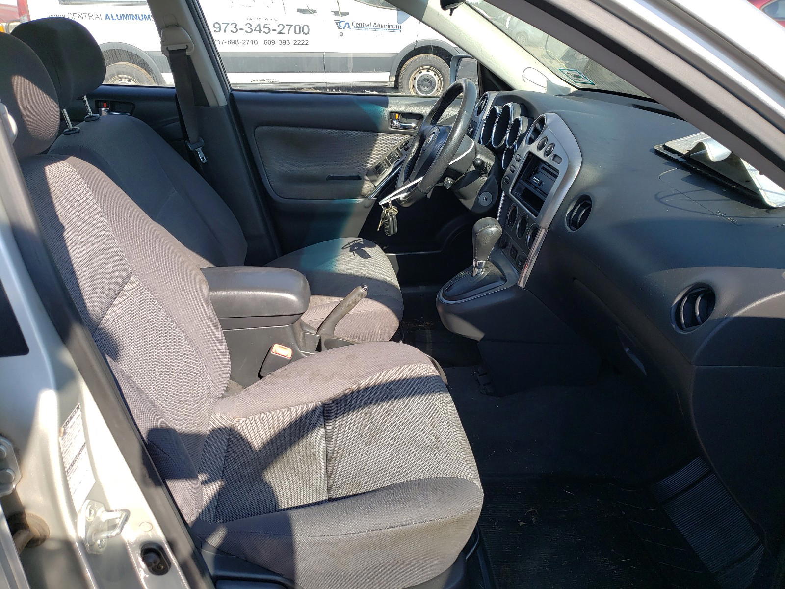 Photo 5 from auction – 2004 TOYOTA MATRIX with VIN 2T1LR32E74C210233