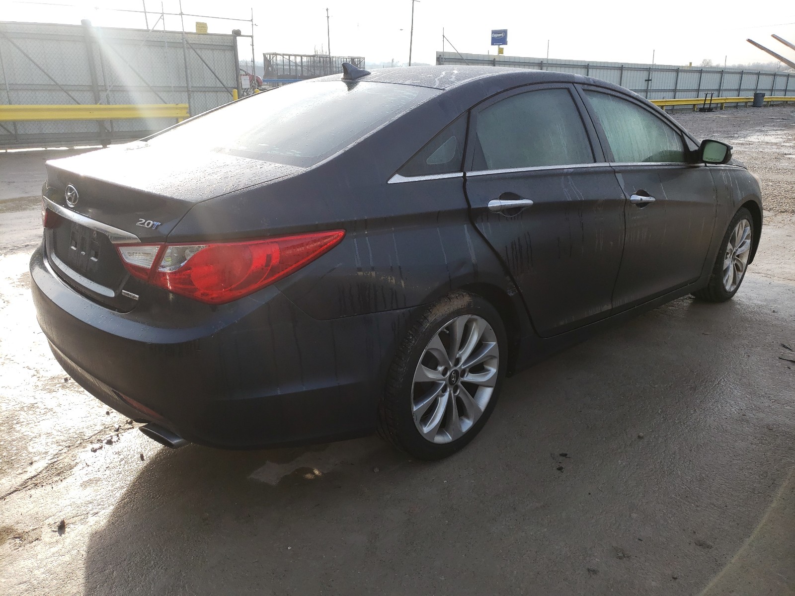 Photo 4 from auction – 2011 HYUNDAI SONATA SE with VIN 5NPEC4AB6BH196066