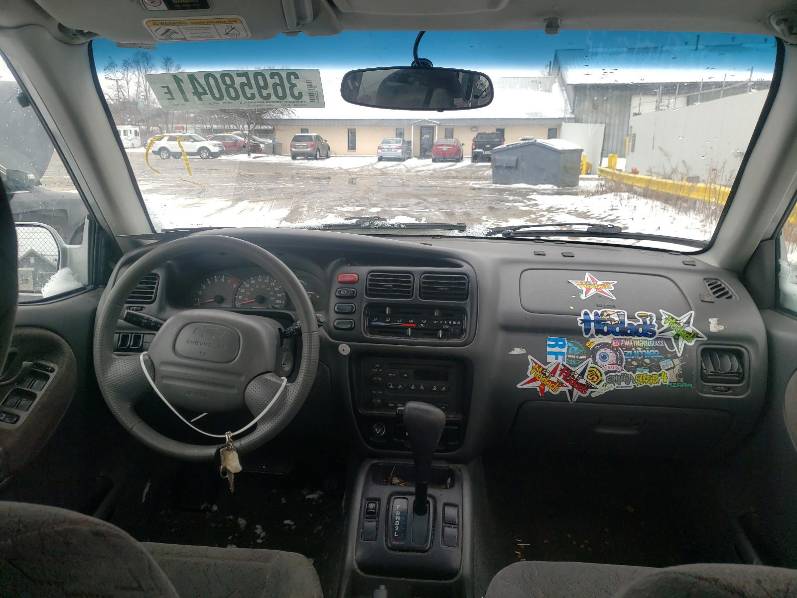 Photo 9 from auction – 2001 CHEVROLET TRACKER LT with VIN 2CNBE634716940215