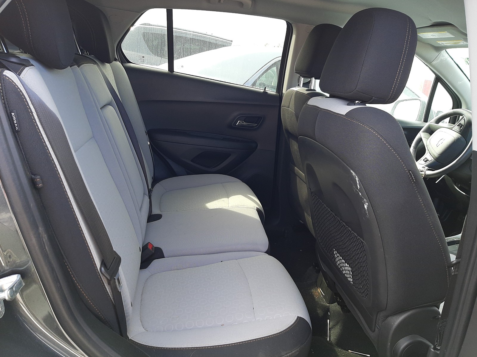 Photo 6 from auction – 2020 CHEVROLET TRAX LS with VIN 3GNCJKSBXLL233399