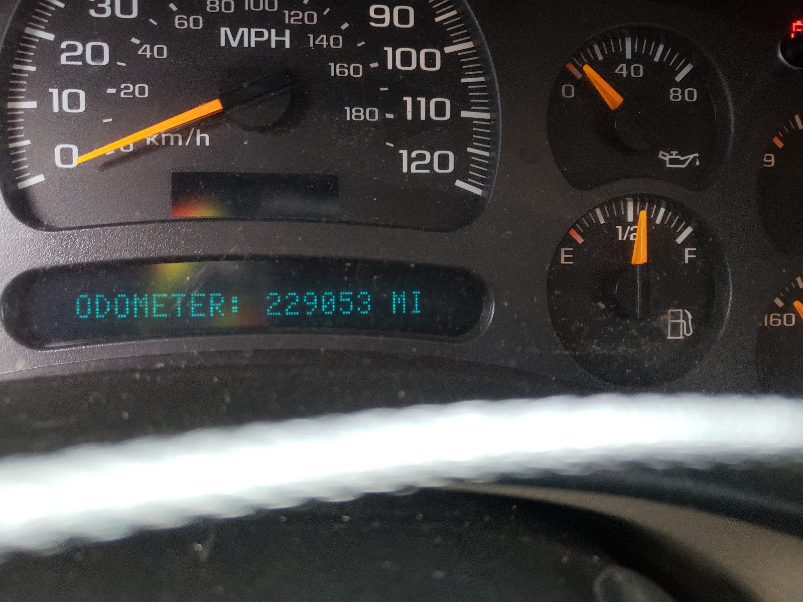 Photo 8 from auction – 2004 CHEVROLET SUBURBAN with VIN 3GNFK16Z24G268721