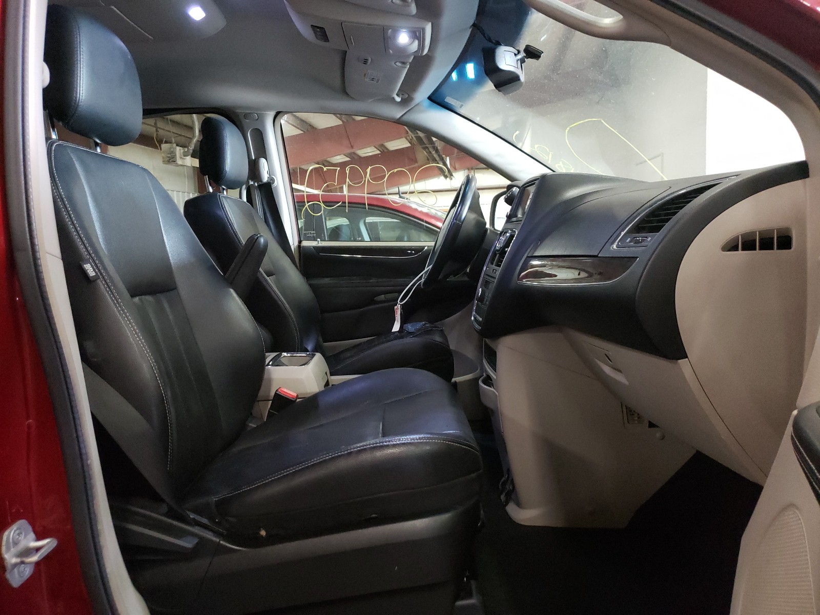 Photo 5 from auction – 2012 CHRYSLER TOWN & COU with VIN 2C4RC1BG4CR299856