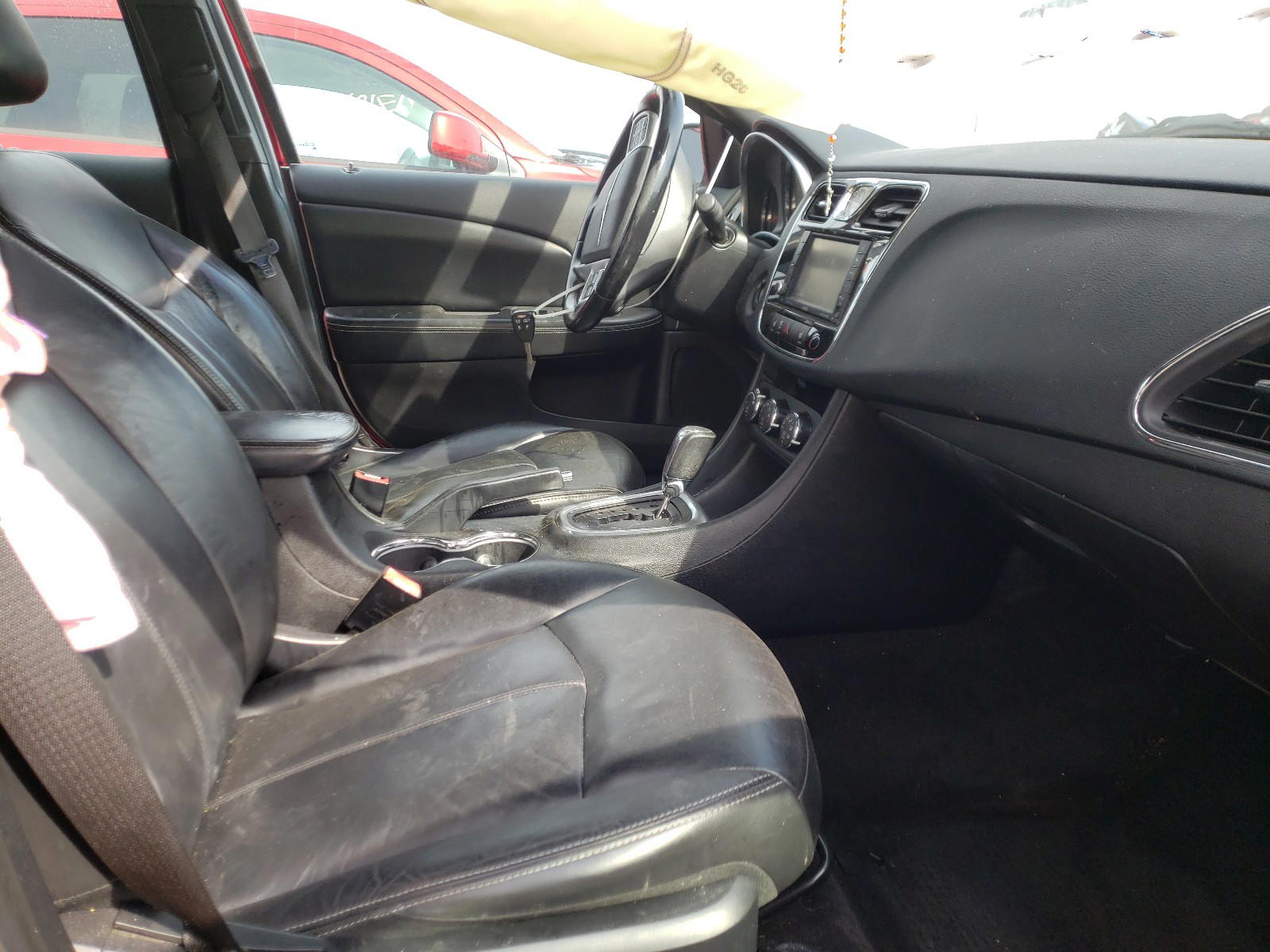 Photo 5 from auction – 2012 CHRYSLER 200 LIMITE with VIN 1C3CCBCB2CN162284