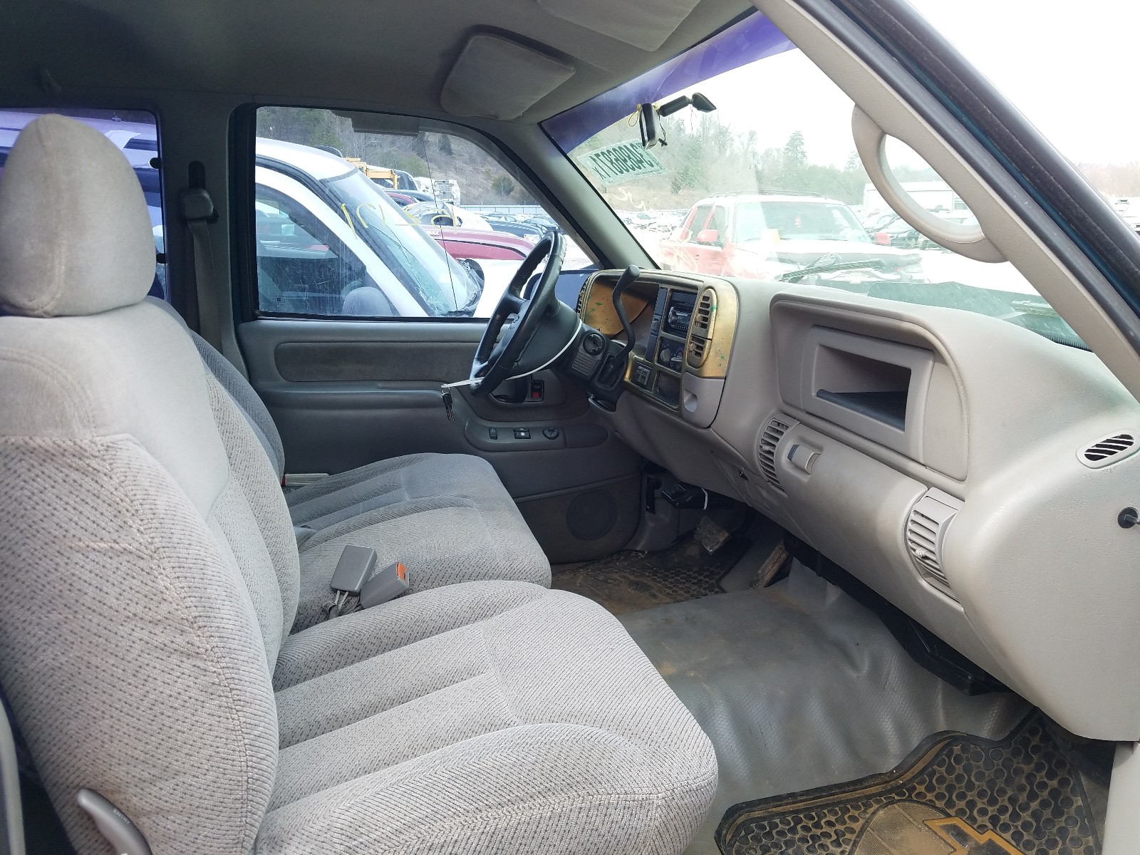 Photo 5 from auction – 1998 CHEVROLET 2500 with VIN 1GCGK29R9WE188521
