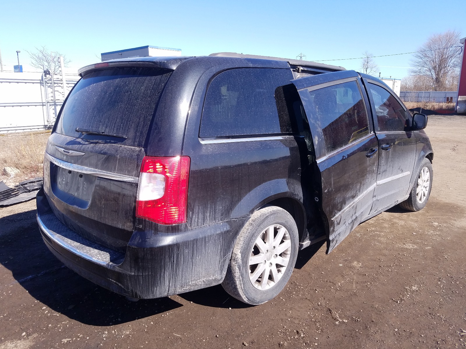 Photo 4 from auction – 2014 CHRYSLER TOWN & COU with VIN 2C4RC1BG1ER115072