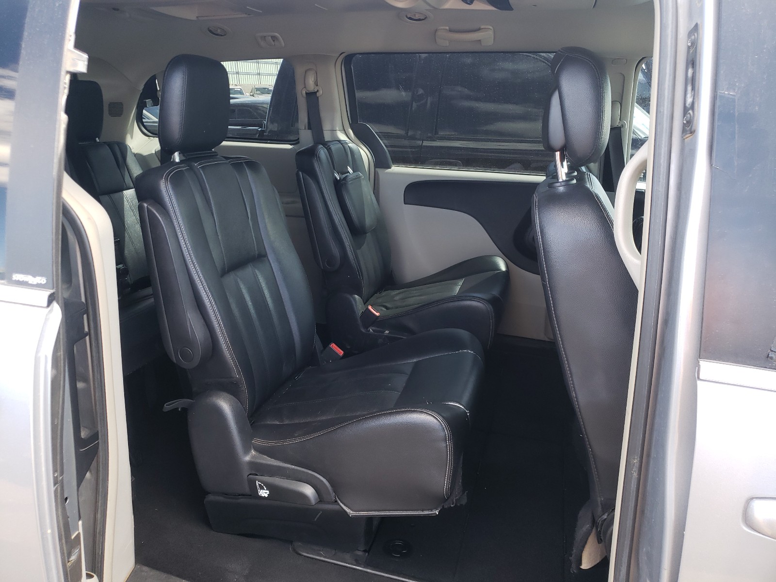 Photo 6 from auction – 2014 CHRYSLER TOWN & COU with VIN 2C4RC1BG7ER221347