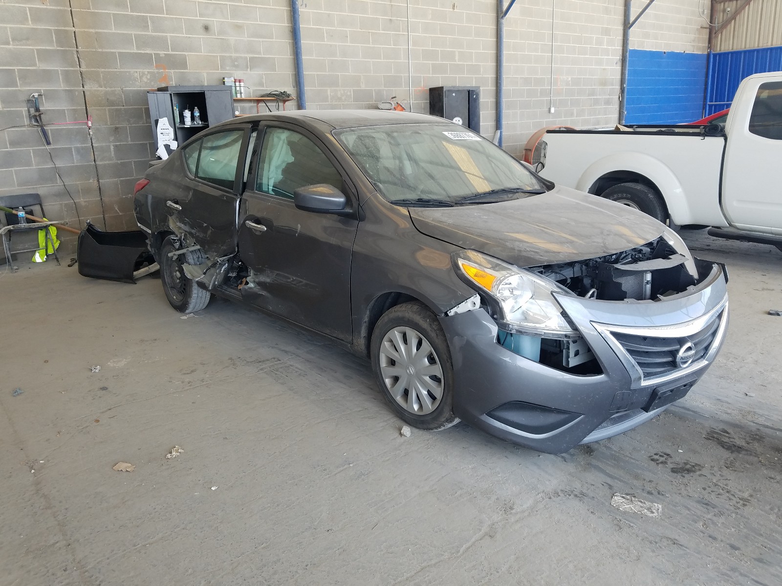 NISSAN VERSA S 2018 with VIN 3N1CN7AP1JL886940 - Photo from auction