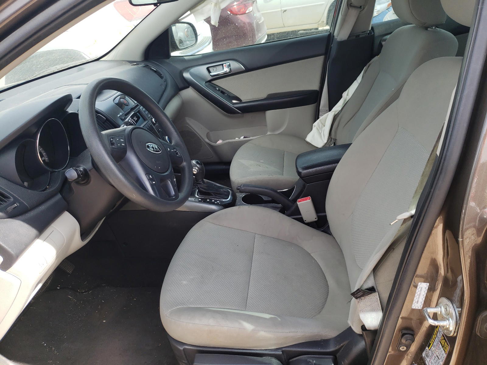 Photo 5 from auction – 2013 KIA FORTE EX with VIN KNAFU4A20D5700046