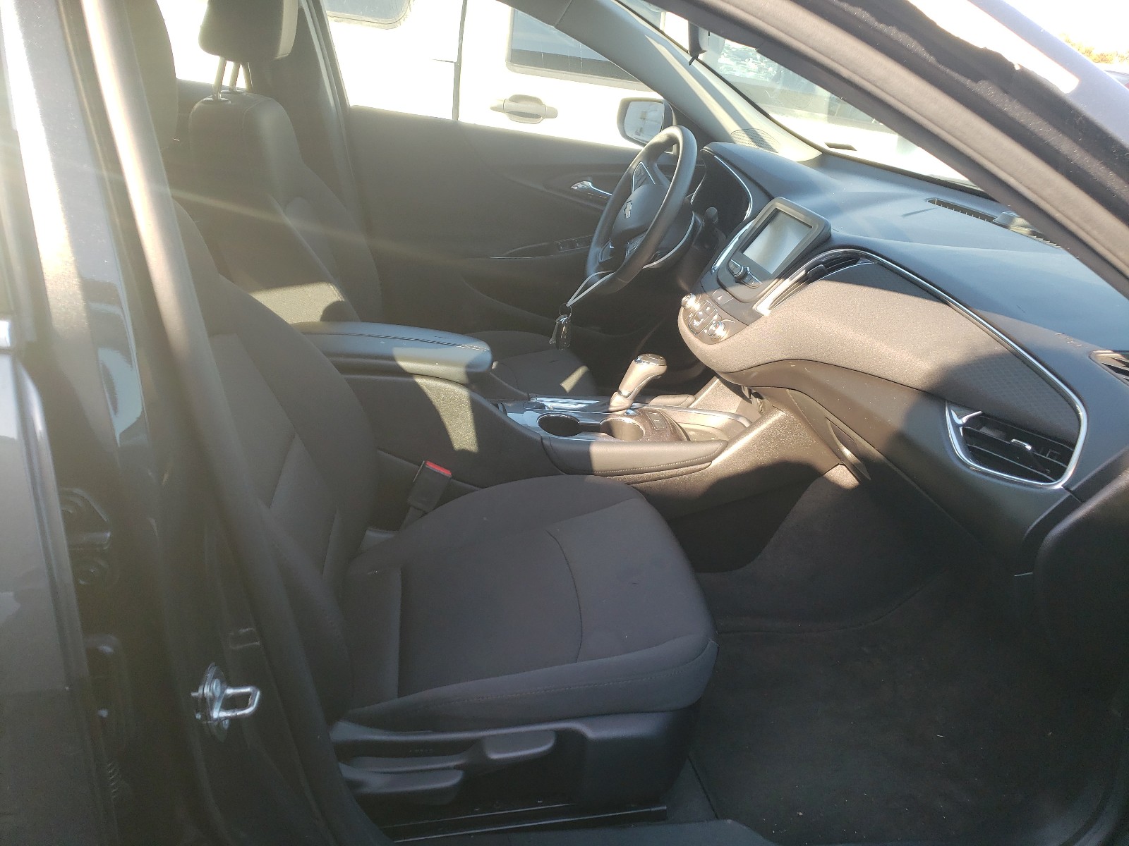 Photo 5 from auction – 2018 CHEVROLET MALIBU LT with VIN 1G1ZD5ST9JF254605