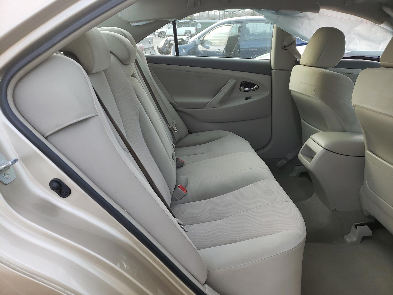 Photo 6 from auction – 2011 TOYOTA CAMRY BASE with VIN 4T1BF3EK1BU686012